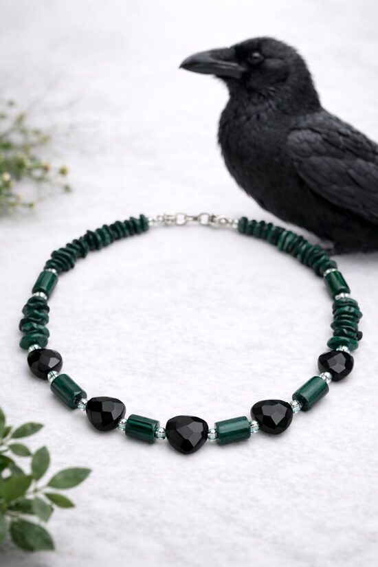 Dabīgo pērļu kaklarota "Melno spārnu zvērests"